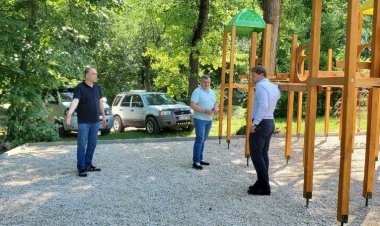 Amenajări în curțile de bloc În sectorul Rîșcani se implementează proiectul de amenajare a curților interioare, inițat d...