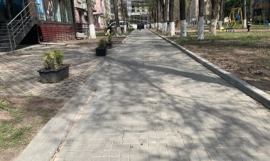 Încă o curte este amenajată în sectorul Rîșcani     Lucrările de reabilitare a curților din sectorul Rîșcani continuă. A...