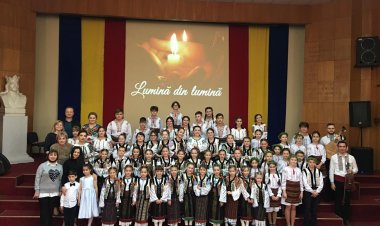 Spectacol muzical-literar ,,Lumina din lumina”    Ieri, 21 aprilie 2022, în sala pentru festivități a Preturii sectorulu...