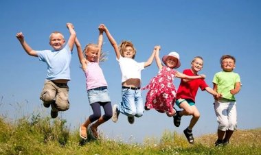 De Ziua Copilului!     În fiecare an, în prima zi de vară, sărbătorim Ziua Internațională a Copiilor, dar și cea mai fru...