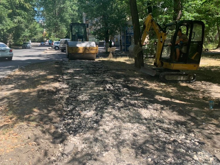 În sectorul Rîșcani au demarat lucrările de reabilitare a trotuarelor din str. N. Dimo, tronsonul str. Al. Russo