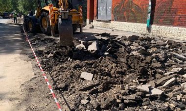 Trotuarele din str. Nicolae Dimo sunt în plin proces de reabilitare și amenajare.