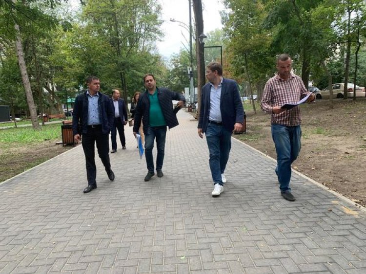 Pretorul sectorului Rîșcani, dl Vlad Melnic și vicepretorul, dl Oleg Suslov, au vizitat parcul „Dumitru Rîșcanu”, unde a...