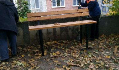 Instalarea băncilor în cartierul Poșta Veche