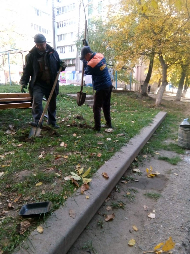 Instalarea băncilor în cartierul Poșta Veche