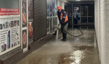 Accesul în pasajul cu trecere subterană din preajma Circului a fost sistat temporar din cauza avariei la rețeaua de term...