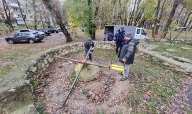 În sectorul Rîşcani sunt executate lucrările de demontare a barelor metalice și elementelor uzate, evacuare pietrelor din...