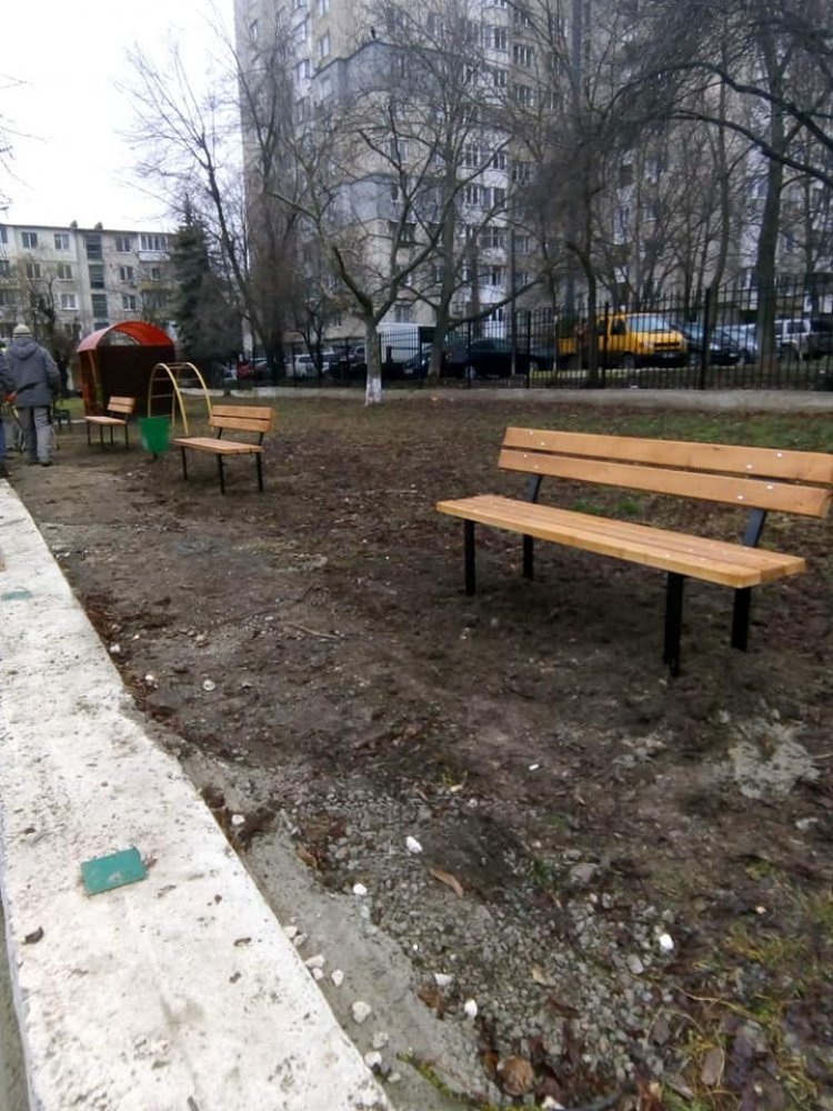 Pentru comoditatea locuitorilor sectorului Rîşcani au fost instalate bănci stradale.