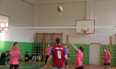 În sectorul Rîșcani s-a dat start competițiilor sportive la volei (echipe gimnaziale)- Cupa Preturii sectorului Rîşcani,...