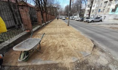 Continuă lucrările de amenajare pe str. Dumitru Rîşcanu