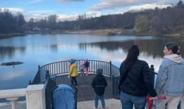 Primăvara în parc este o perioadă minunată a anului în care natura își arată splendoarea și oamenii își găsesc liniștea...