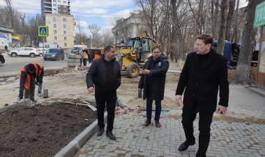 Continuă lucrările de reabilitare a străzii Nicolae Dimo din sectorul Rîşcani       Pretorul sectorului Rîșcani, dl Vlad...