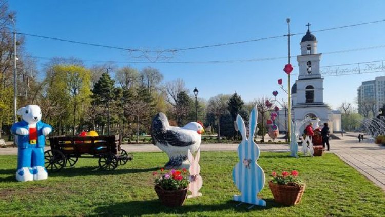 Chișinăul, dar și întreaga țară este în febra pregătirilor pentru sărbătorile de Paști. Orașul a fost amenajat cu decora...