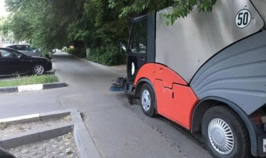 Lucrările de salubrizare în sector       Pretura sectorului Rîșcani împreună cu ÎMPSL, ÎMGFL 17-23, Î. M. „Asociația de...