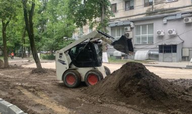 În sectorul Rîșcani continuă lucrările de reamenajare a curții blocurilor locative din str. Kiev, 16/1, 16/4, conform De...