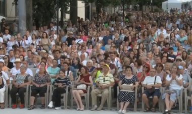 La mulți ani, Chișinău! Astăzi sunt 587 de ani de la prima atestare documentară a Chișinăului nostru drag. Te salut, Chi...