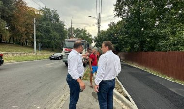 Strada Tudor Vladimirescu, sectorul Rîșcani. Astăzi a început asfaltarea trotuarelor pe ambele părți.