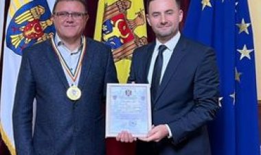 Domnului Valentin-Constantin Bretfelean, consilier judeţean, Consiliul Judetean Mureș, s-a decernat titlu onorific al Pr...