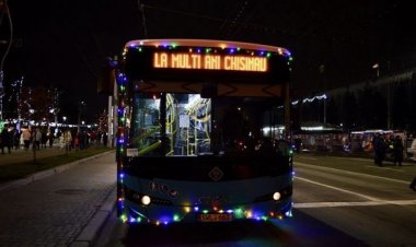 Şi în acest an, municipalitatea aduce magia Crăciunului pe roți!  ????????Circa 30 de troleibuze și 4 autobuze vor fi împodo...