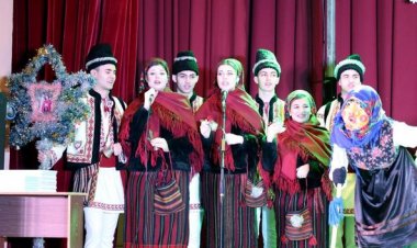 Festivalul - concurs municipal de obiceiuri și tradiții de iarnă ,,Florile Dalbe”, ediția a XXV-a, și-a desemnat câștigă...