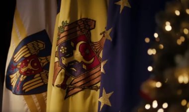 Stimați prieteni, locuitori ai Capitalei și ai Moldovei!  O să încep felicitarea mea de Anul Nou cu ceva personal și dor...