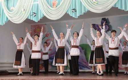 Festivalul-concurs „La fântâna dorului”- etapa de sector.       În incinta Liceului Teoretic „Lucian Blaga” a răsunat mu...