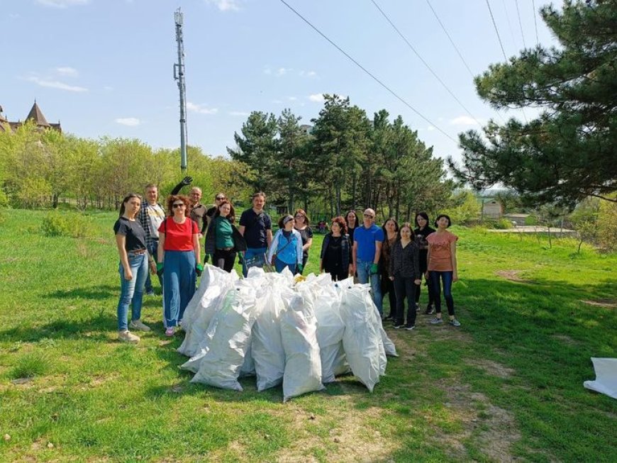 Acţiunea de curăţenie în cadrul campaniei de salubrizare „Curățenia generală de primăvară"