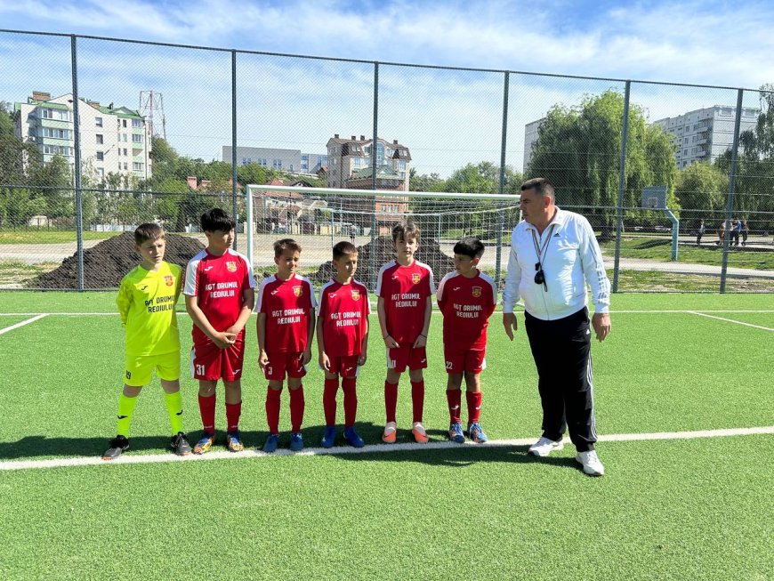 În sectorul Rîșcani s-a dat start Turneului Republican de minifotbal .
