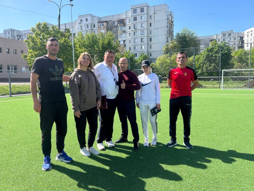 În sectorul Rîșcani s-a dat start Turneului Republican de minifotbal .