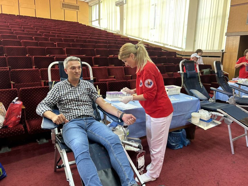 Astăzi, 11.06.2024, s-a desfășurat donarea voluntară de sânge și componente sangvine în cadrul Preturii sectorului Rîșcani.
