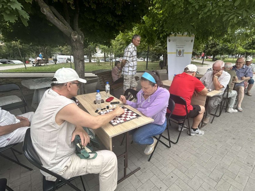 Ediția a II-a a Turneului municipal de șah și joc de dame „Cupa Seniorilor” a debutat în acest weekend, în  sectorul Rîșcani