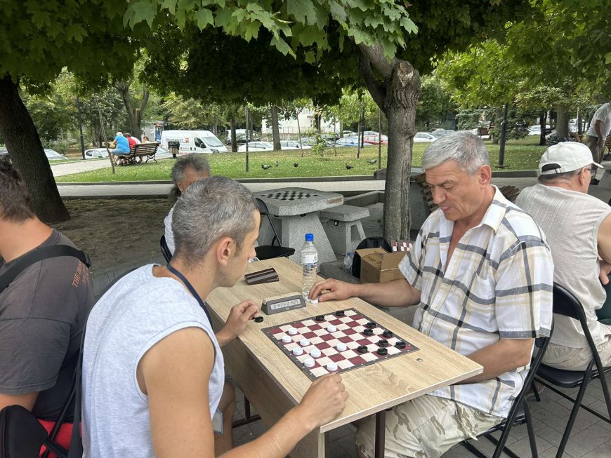 Ediția a II-a a Turneului municipal de șah și joc de dame „Cupa Seniorilor” a debutat în acest weekend, în  sectorul Rîșcani
