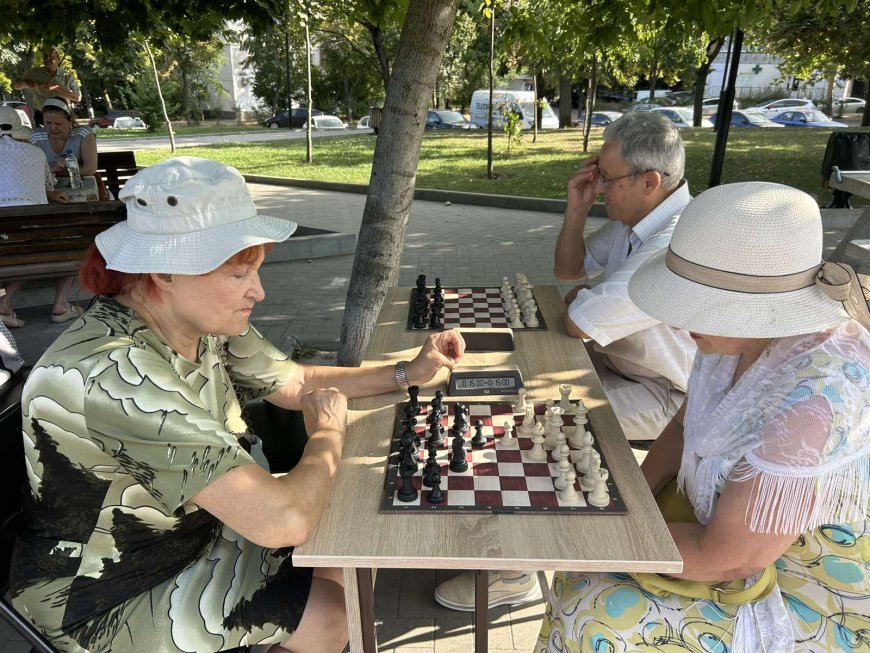 Ediția a II-a a Turneului municipal de șah și joc de dame „Cupa Seniorilor” a debutat în acest weekend, în  sectorul Rîșcani