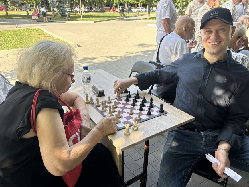 Ediția a II-a a Turneului municipal de șah și joc de dame „Cupa Seniorilor” a debutat în acest weekend, în  sectorul Rîșcani
