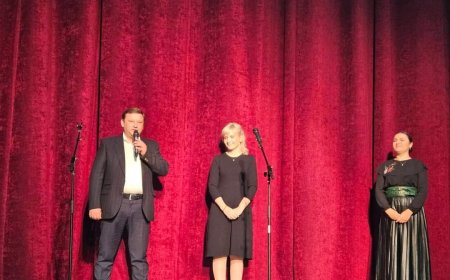 Ziua de 5 octombrie este Ziua mondială a Educaţiei/Ziua Profesională a Lucrătorilor din Învăţământ, a celor au menirea de a dăscăli, de a modela caractere.