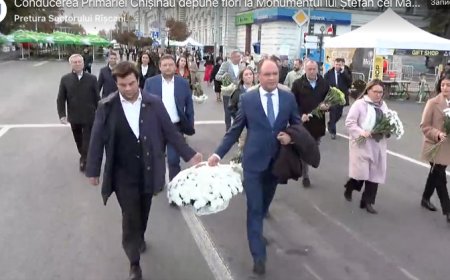Conducerea Primăriei Chișinău depune flori la Monumentul lui Ștefan cel Mare și Sfânt de Hramul Orașului Chișinău.