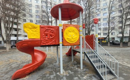 Lucrările de amenajare a curții de bloc din bulevardul Moscova 11