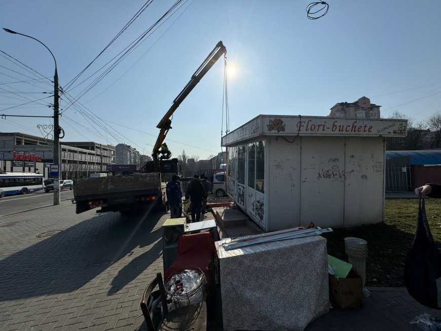 Demontarea și evacuarea gheretei din str. Socoleni 7/2.
