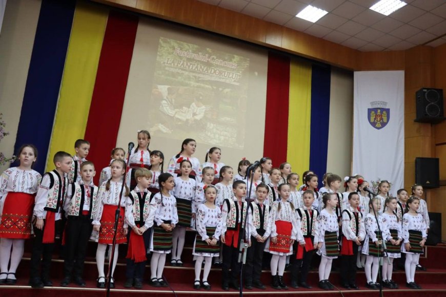 Festival- Concurs cu participatea ansamblurilor folclorice din sector  „ La Fântâna Dorului"  .