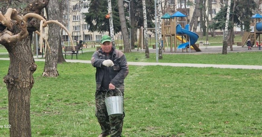 Primăria Chișinău informează că Î.M. „Asociația de Gospodărire a Spațiilor Verzi” continuă lucrările de primăvară.