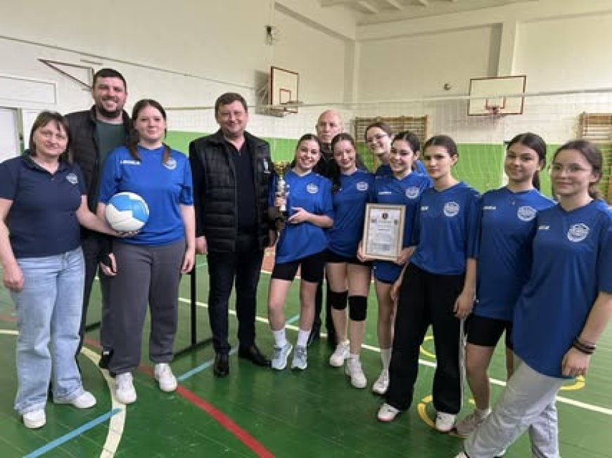 Astăzi, 27.03.2025, în incinta LT „George Călinescu" a avut loc premierea echipelor sportive învingătoare la volei