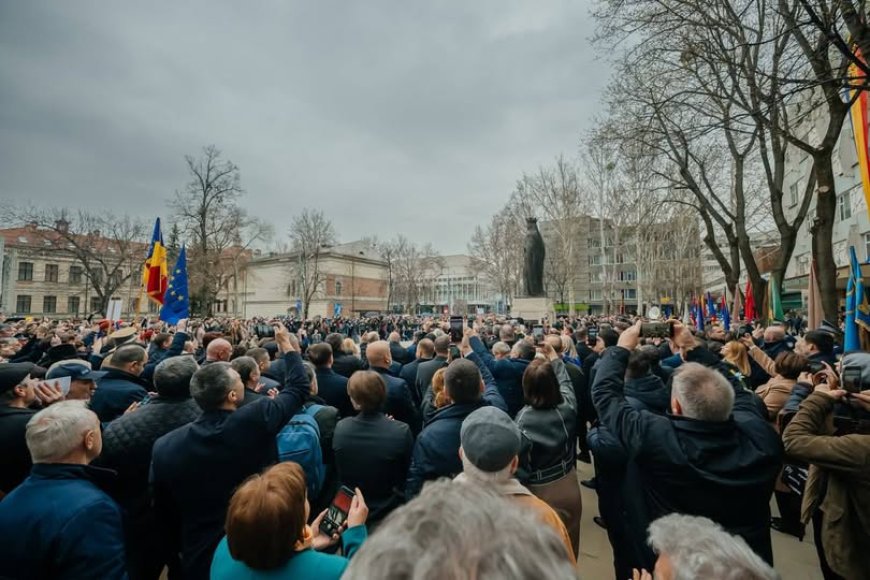 Astăzi, 27 martie, Primăria Chișinău a inaugurat Scuarul din fața Liceului Teoretic „Gheorghe Asachi”