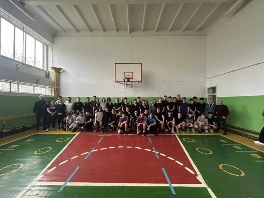 Continuăm competițiile sportive la volei (echipe masculine) între instituțiile preuniversitare din sector.