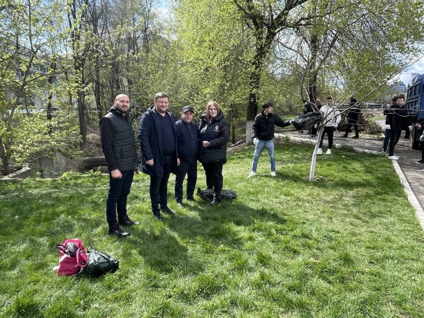 Campania de salubrizare „Curățenia generală de primăvară" s-a desfăşurat astăzi, în sectorul Rîșcani al Capitalei