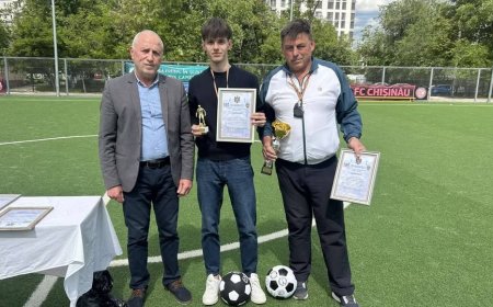 Cupa Preturii sectorului Rîşcani la minifotbal a luat sfîrșit! În sectorul Rîșcani a avut loc premierea echipelor învingătoare la Cupa Preturii sectorului Rîşcani la minifotbal.