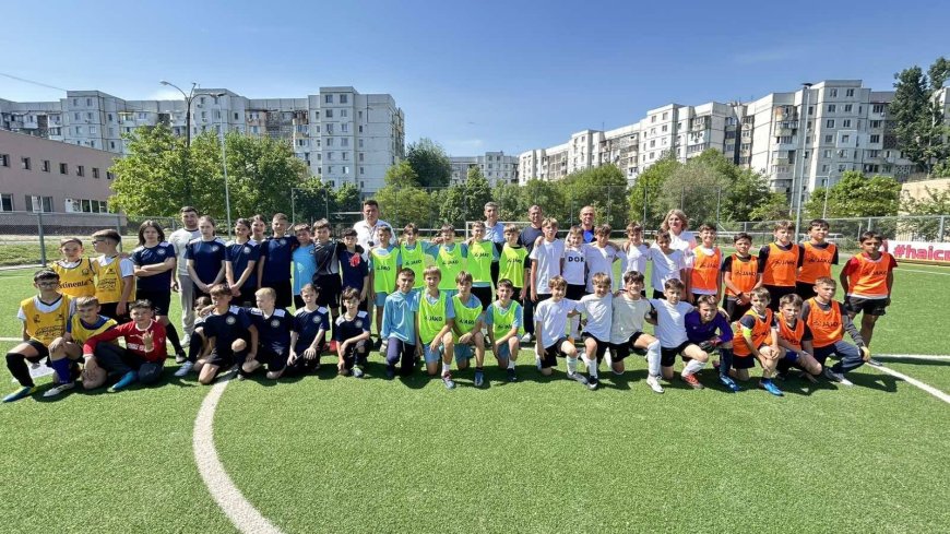 În sectorul Rîșcani s-a dat start Turneului Republican de minifotbal „Guguță” și "Speranța".
