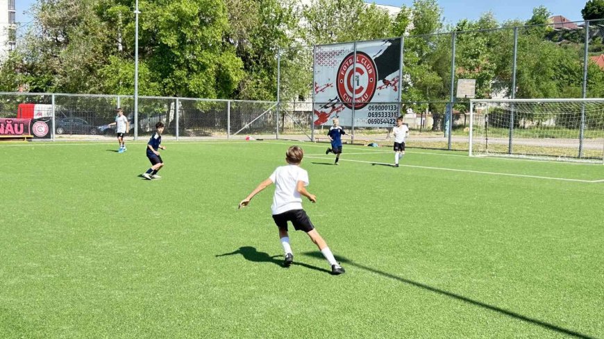 În sectorul Rîșcani s-a dat start Turneului Republican de minifotbal „Guguță” și "Speranța".