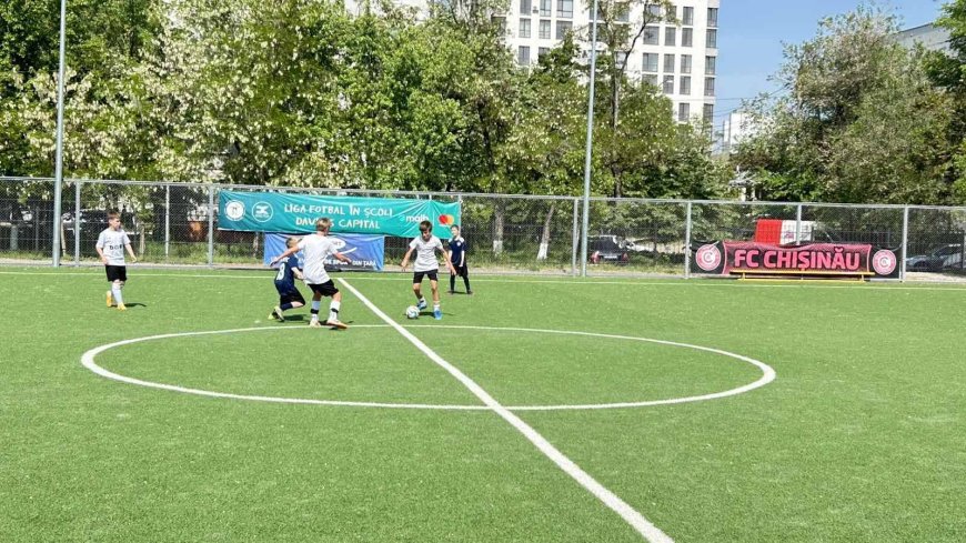 În sectorul Rîșcani s-a dat start Turneului Republican de minifotbal „Guguță” și "Speranța".