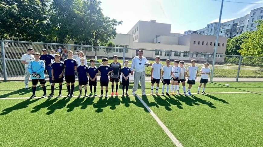 În sectorul Rîșcani s-a dat start Turneului Republican de minifotbal „Guguță” și "Speranța".