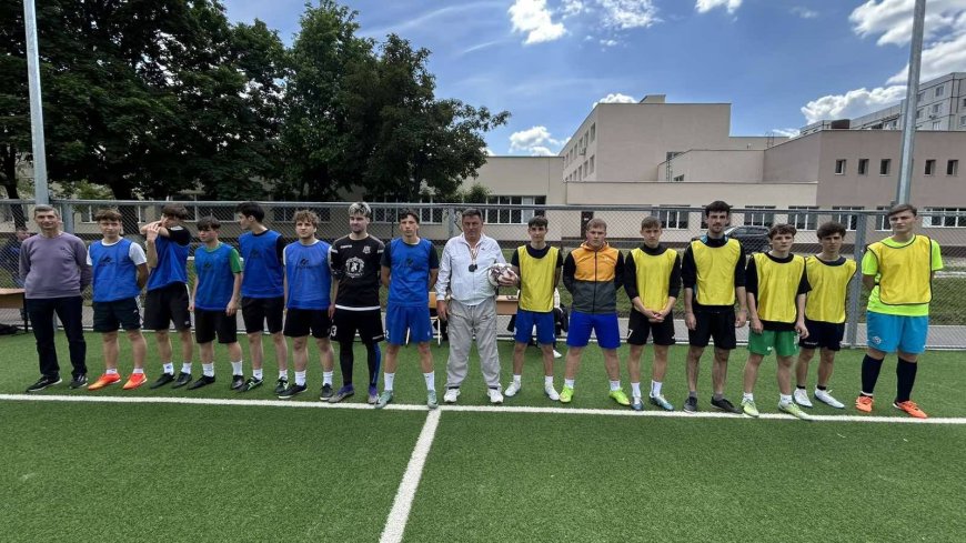 „Cupa Preturii” la minifotbal între instituțiile preuniversitare din sector.